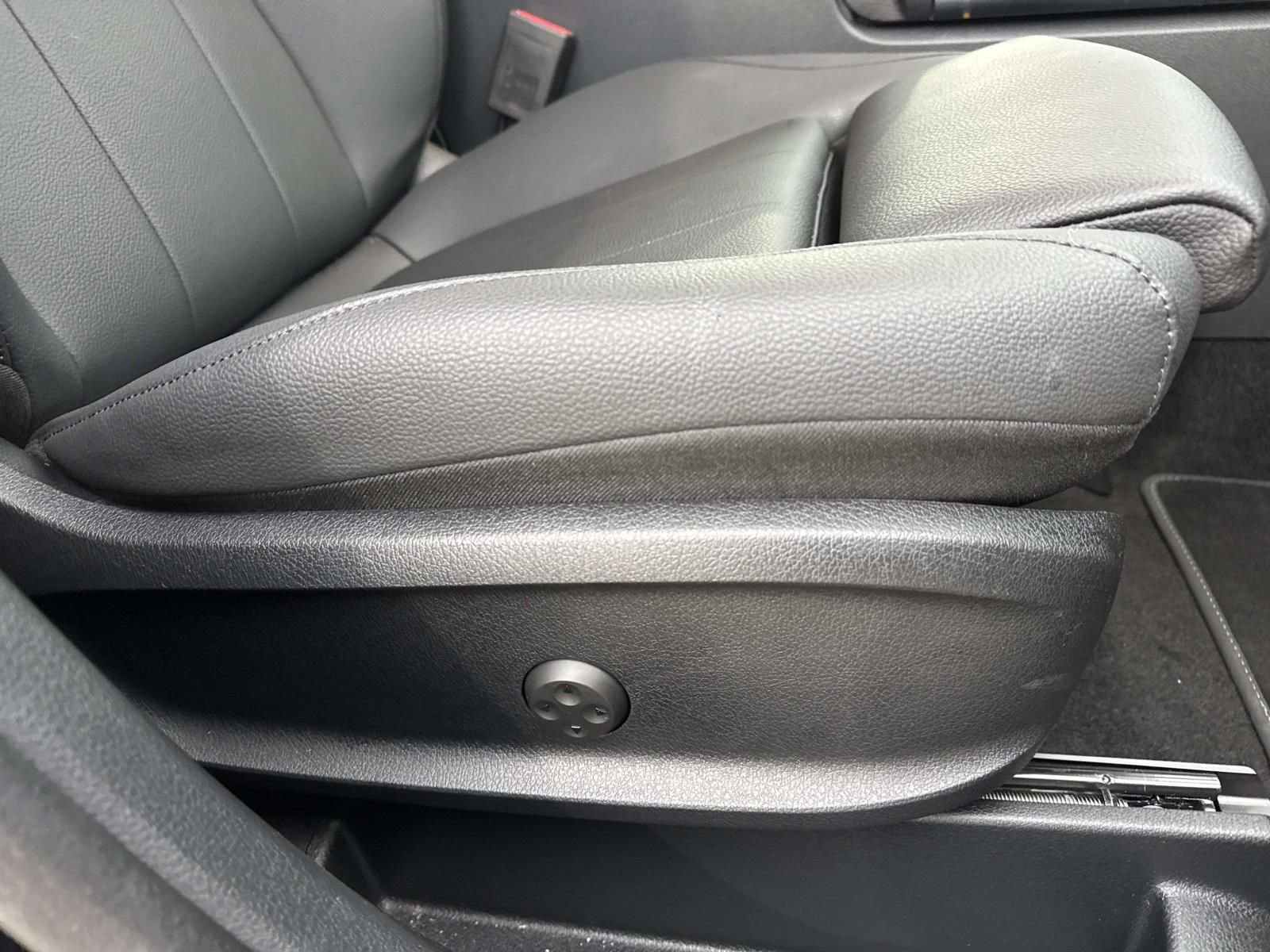 Used 2025 Mercedes-Benz GLB 250 4MATIC image 12