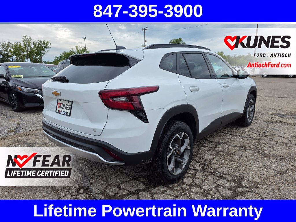 Used 2025 Chevrolet Trax LT FWD image 9