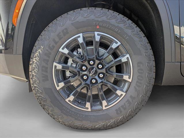 Used 2025 Chevrolet Traverse Z71 w/ Driver Confidence Package image 10