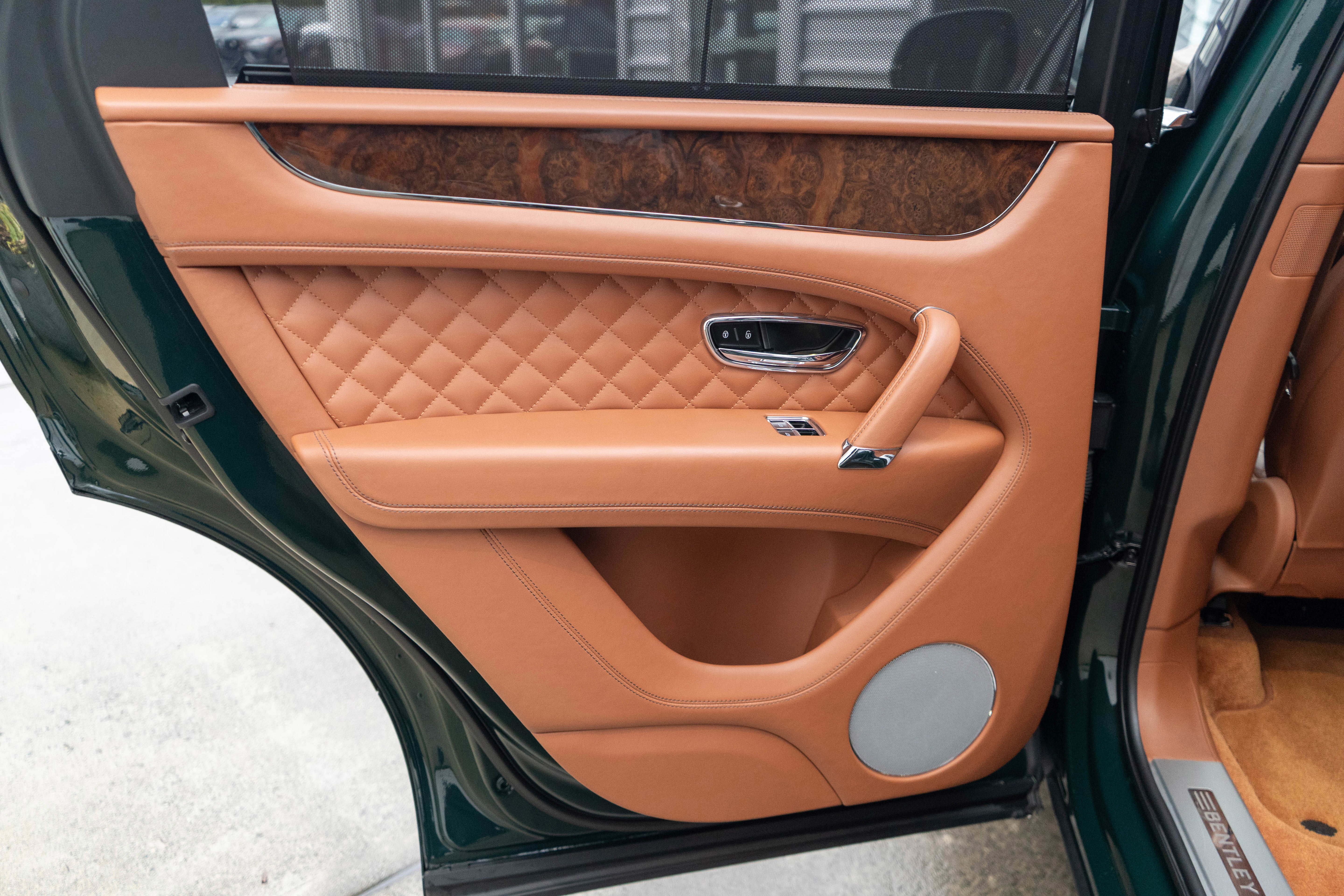 Used 2017 Bentley Bentayga image 29