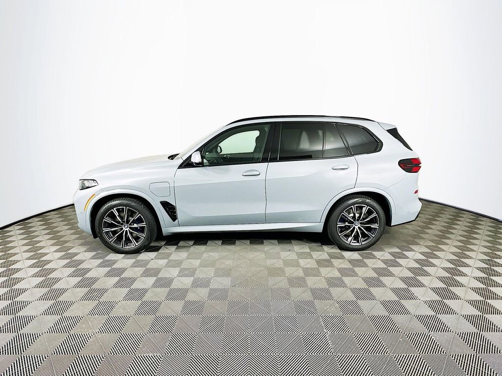 Used 2026 BMW X5 xDrive50e image 5