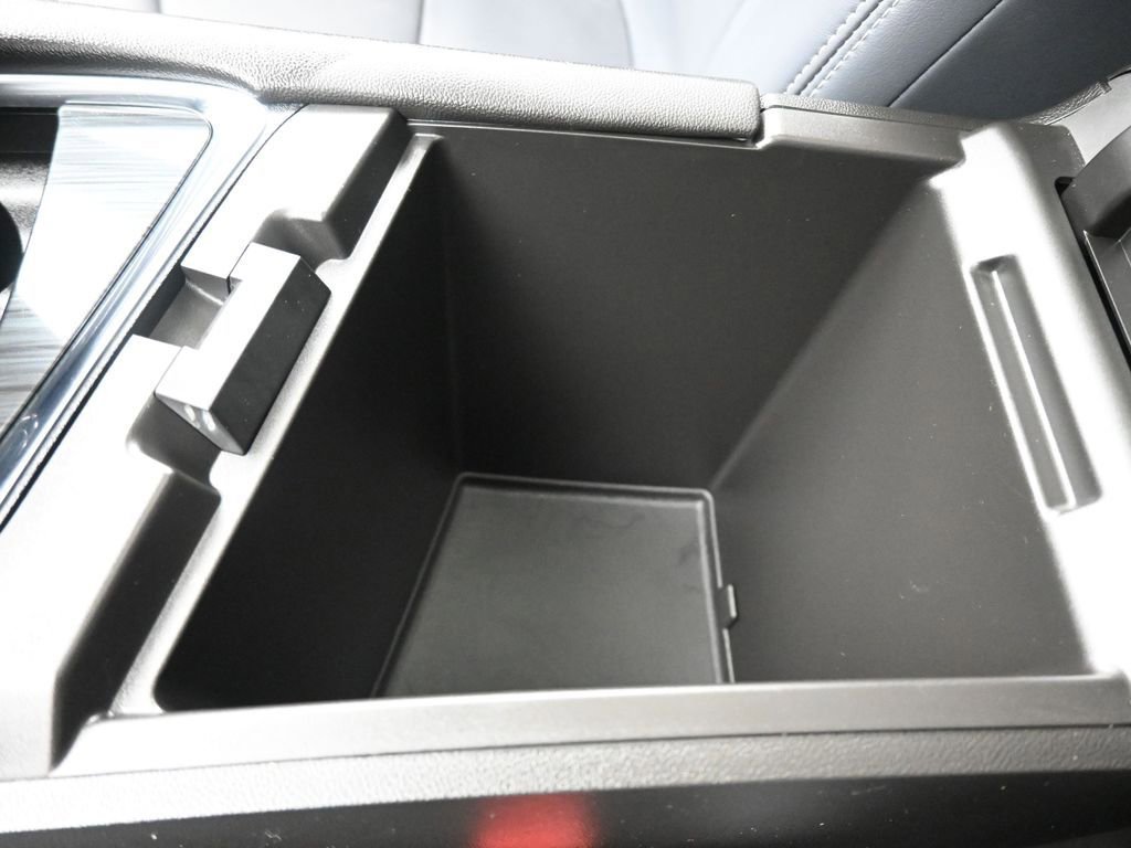 Used 2018 Buick Enclave Essence AWD/4WD image 26