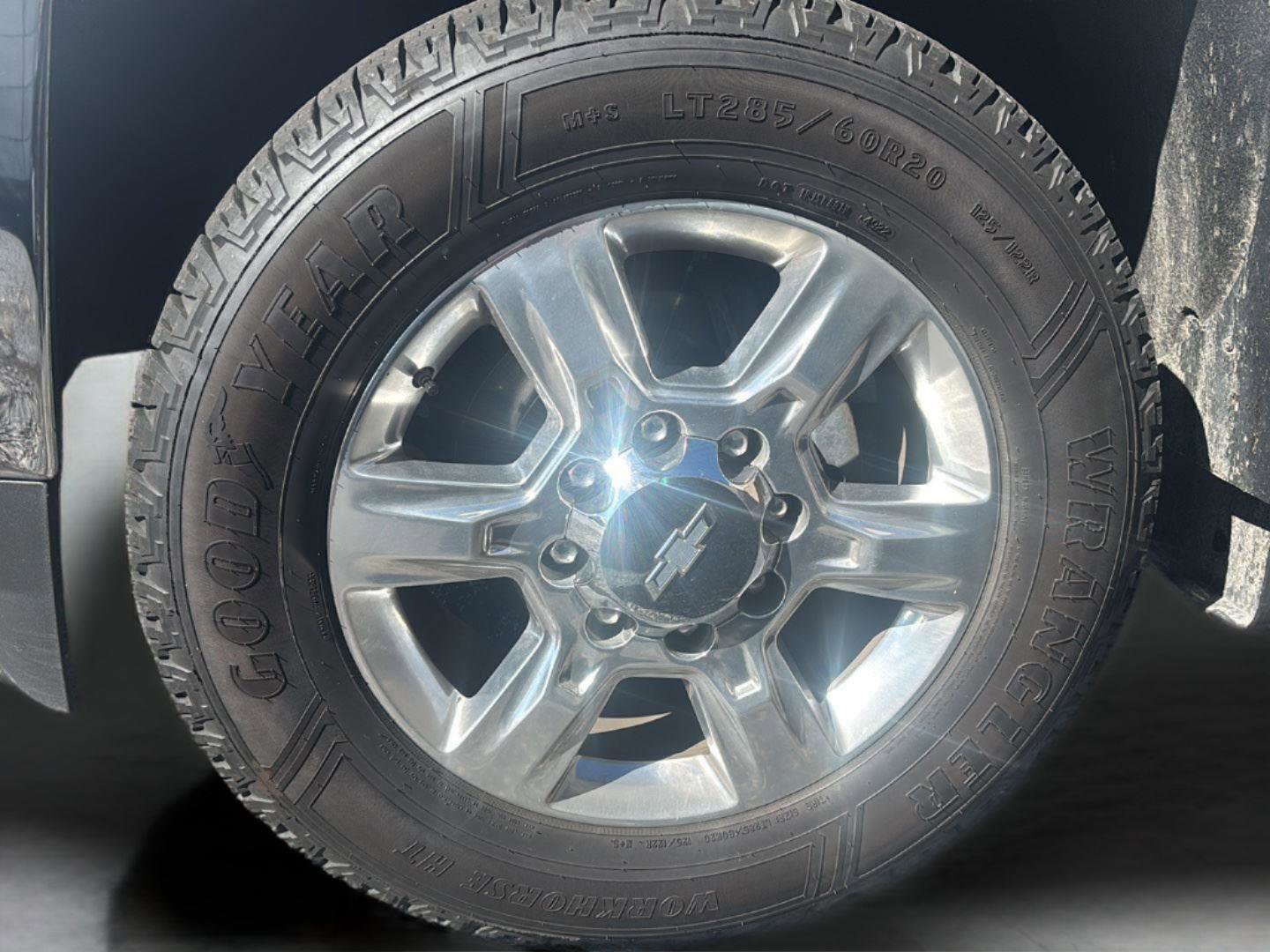 Used 2018 Chevrolet Silverado 2500 LTZ w/ LTZ Plus Package image 3