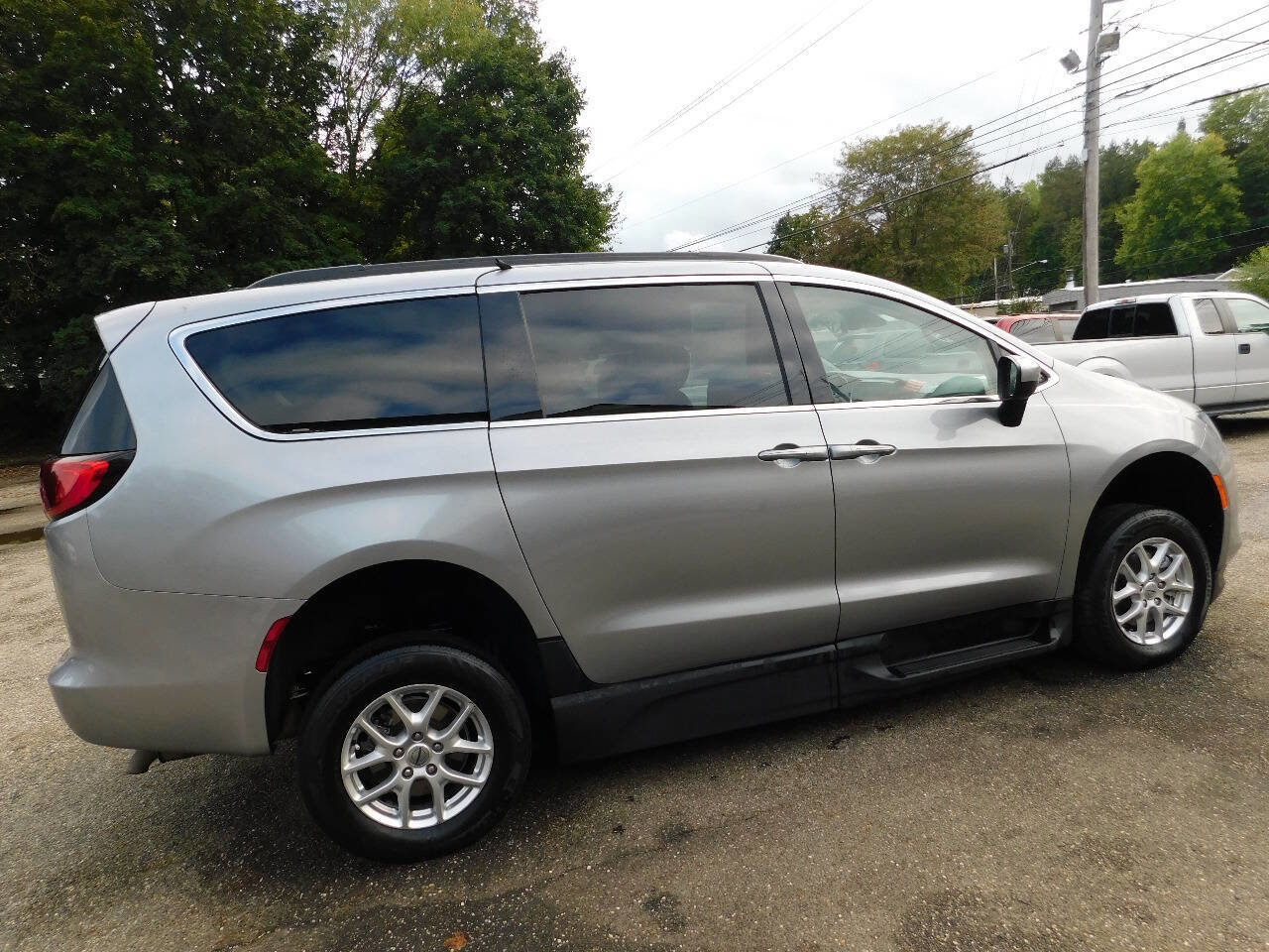 Used 2021 Chrysler Voyager Lxi w/ Cold Weather Group image 17
