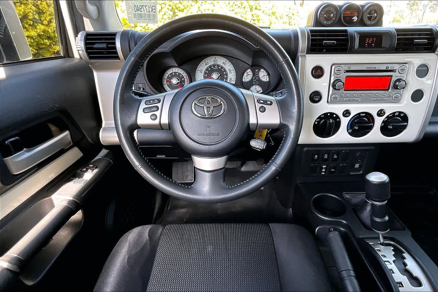 Used 2014 Toyota FJ Cruiser 4WD w/ Upgrade Package image 5