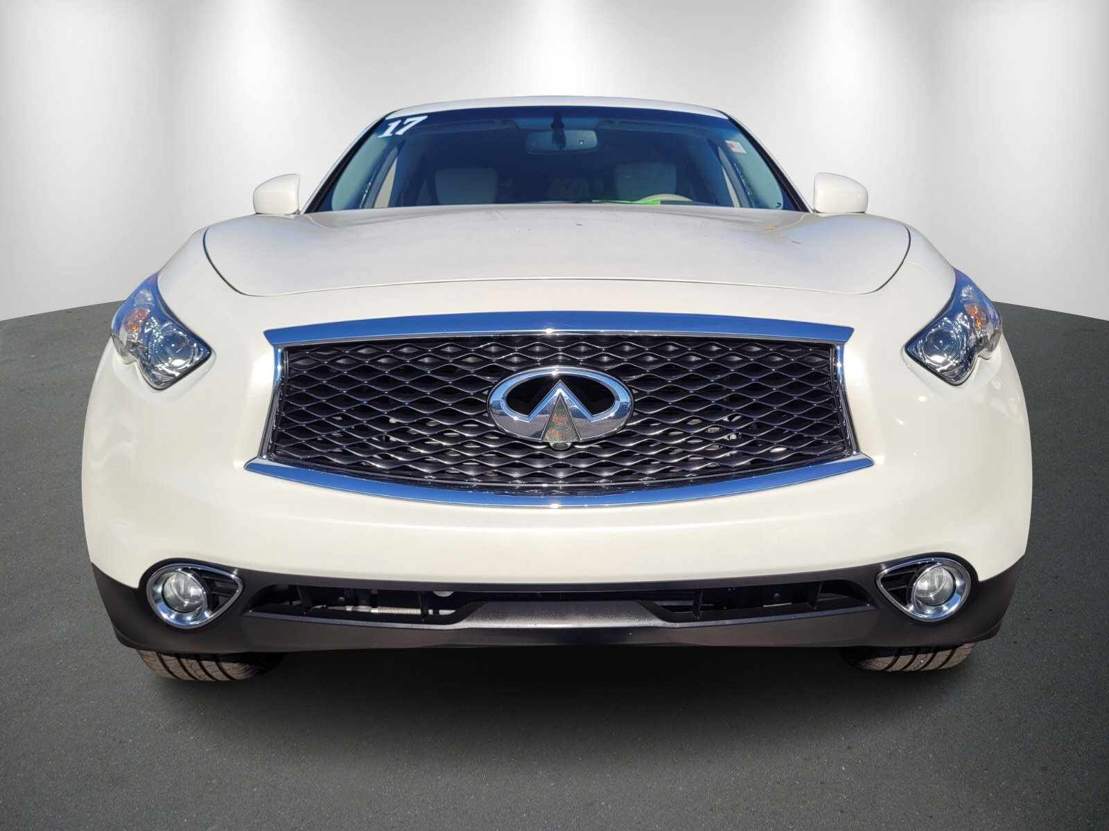Used 2017 INFINITI QX70 2WD image 2