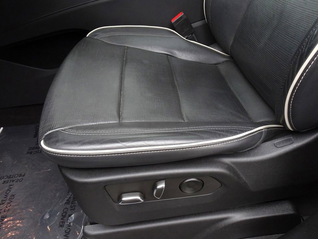 Used 2022 Cadillac Escalade ESV Premium Luxury w/ LPO, Radiant Package image 9