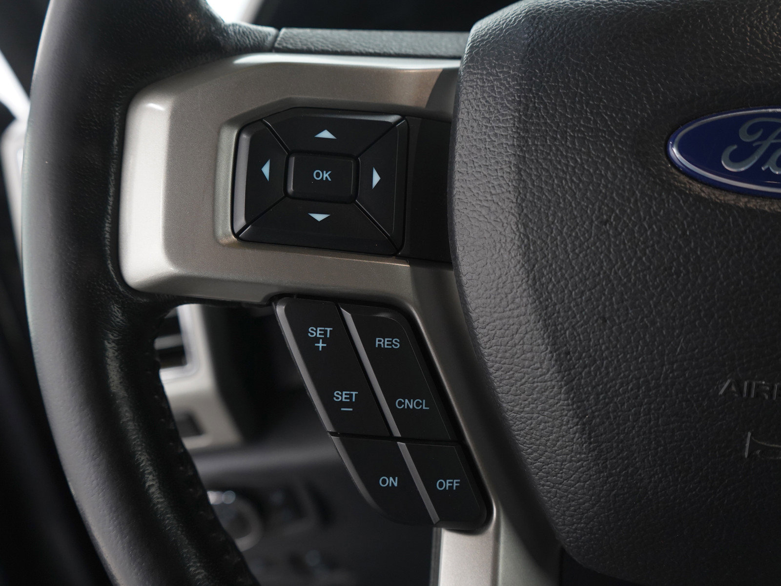 Used 2022 Ford F250 Lariat w/ Black Appearance Package image 28