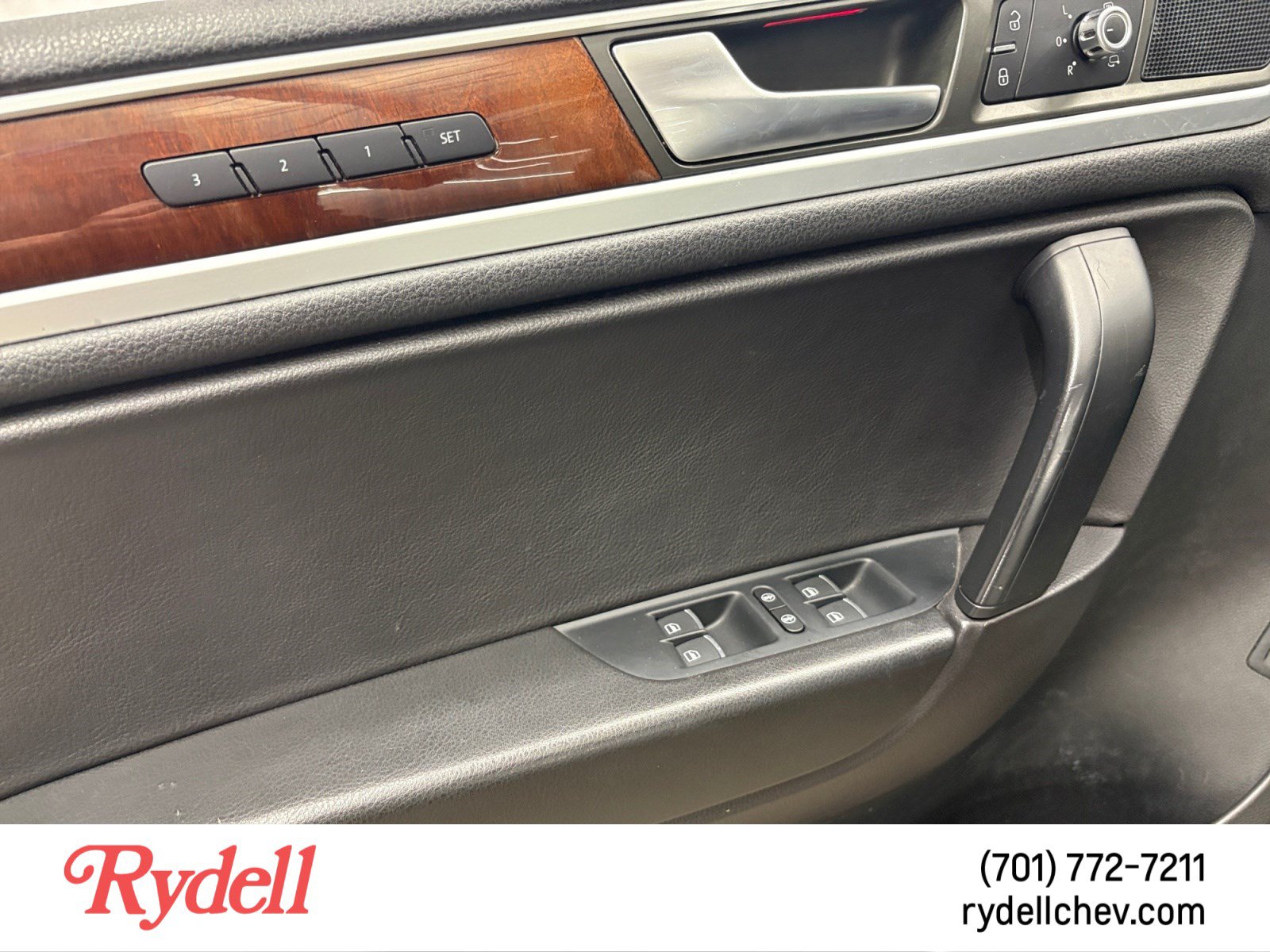 Used 2014 Volkswagen Touareg VR6 AWD/4WD image 11