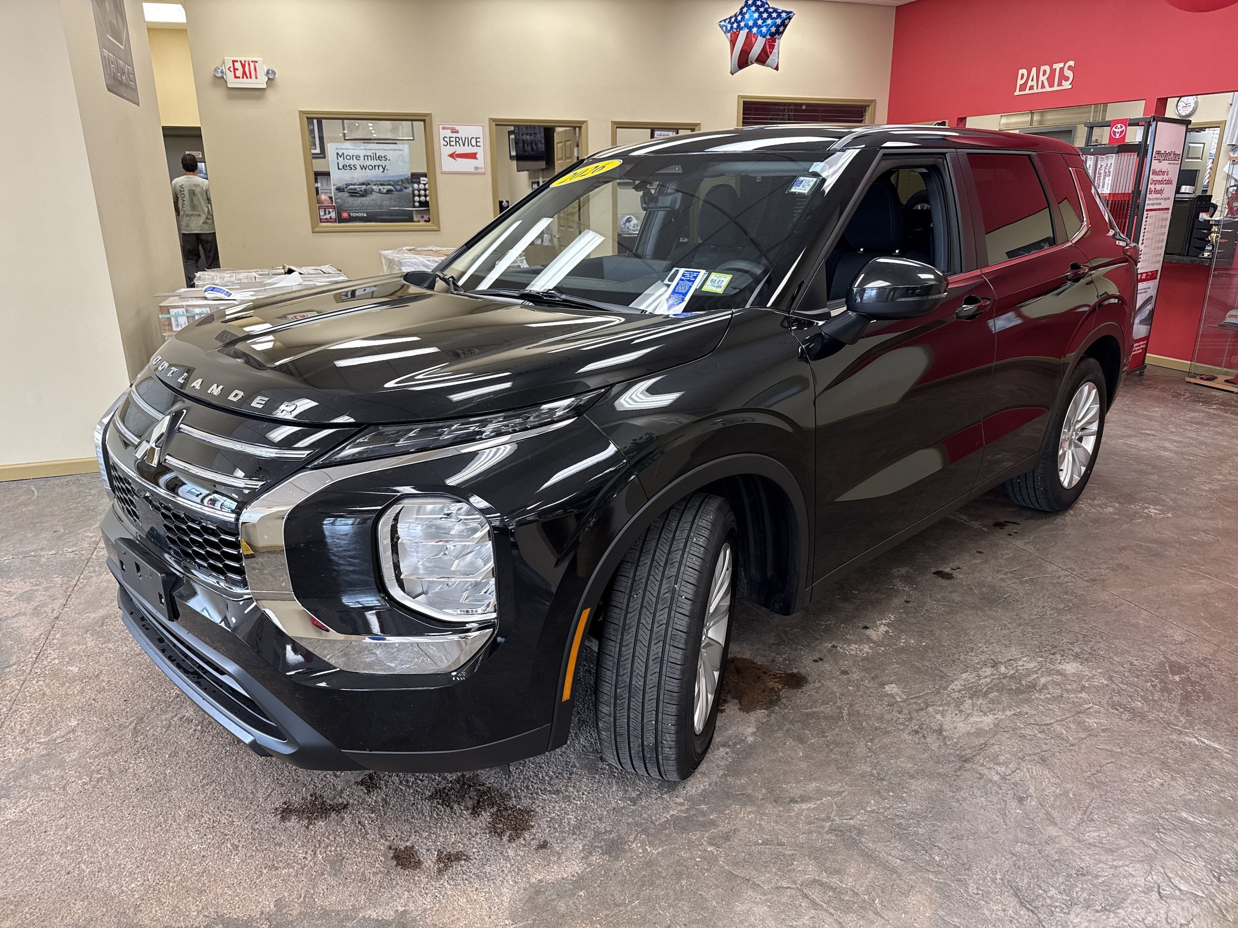 Used 2026 Mitsubishi Outlander ES FWD image 3