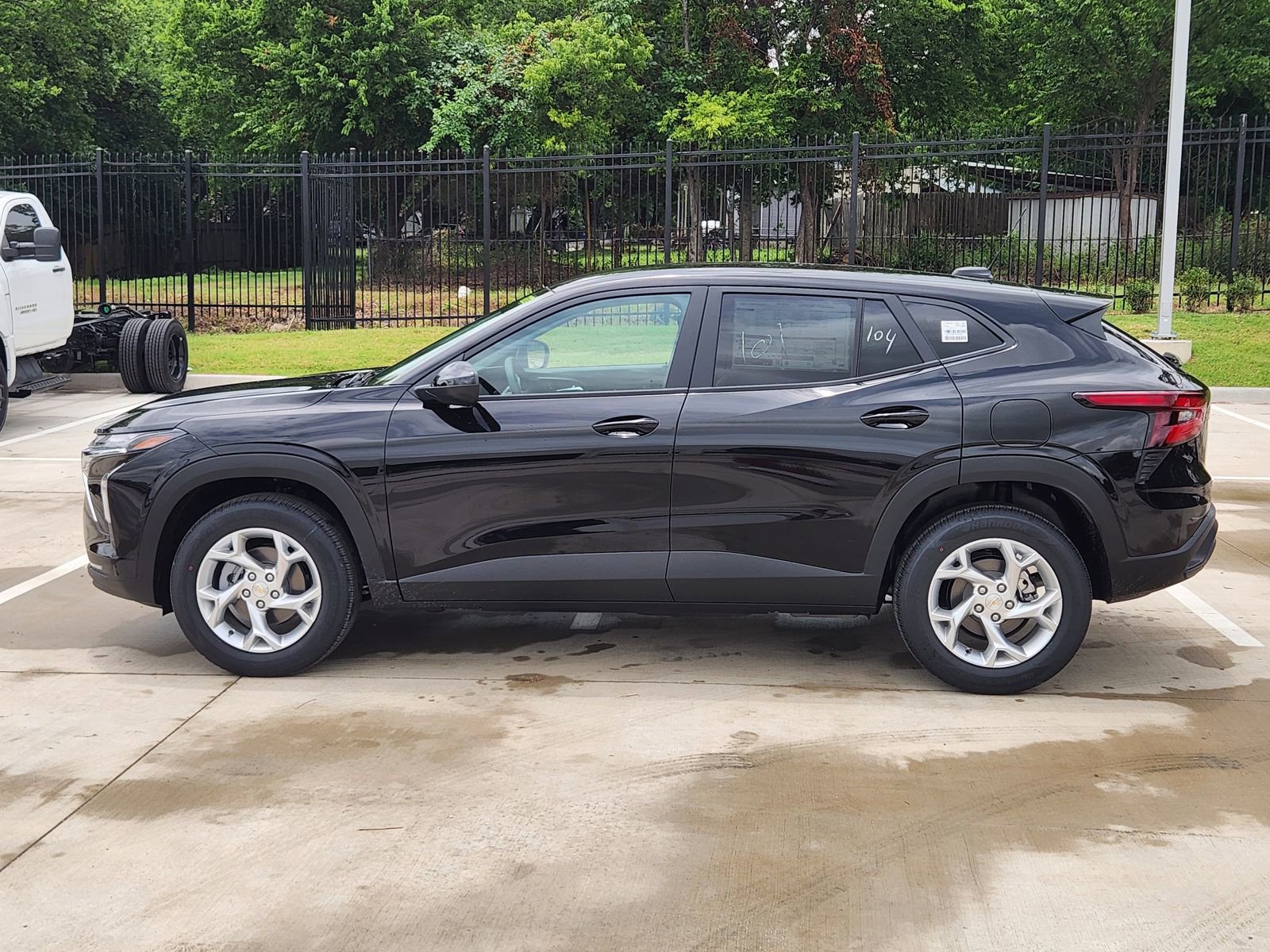 New 2026 Chevrolet Trax LS w/ LS Convenience Package FWD image 3
