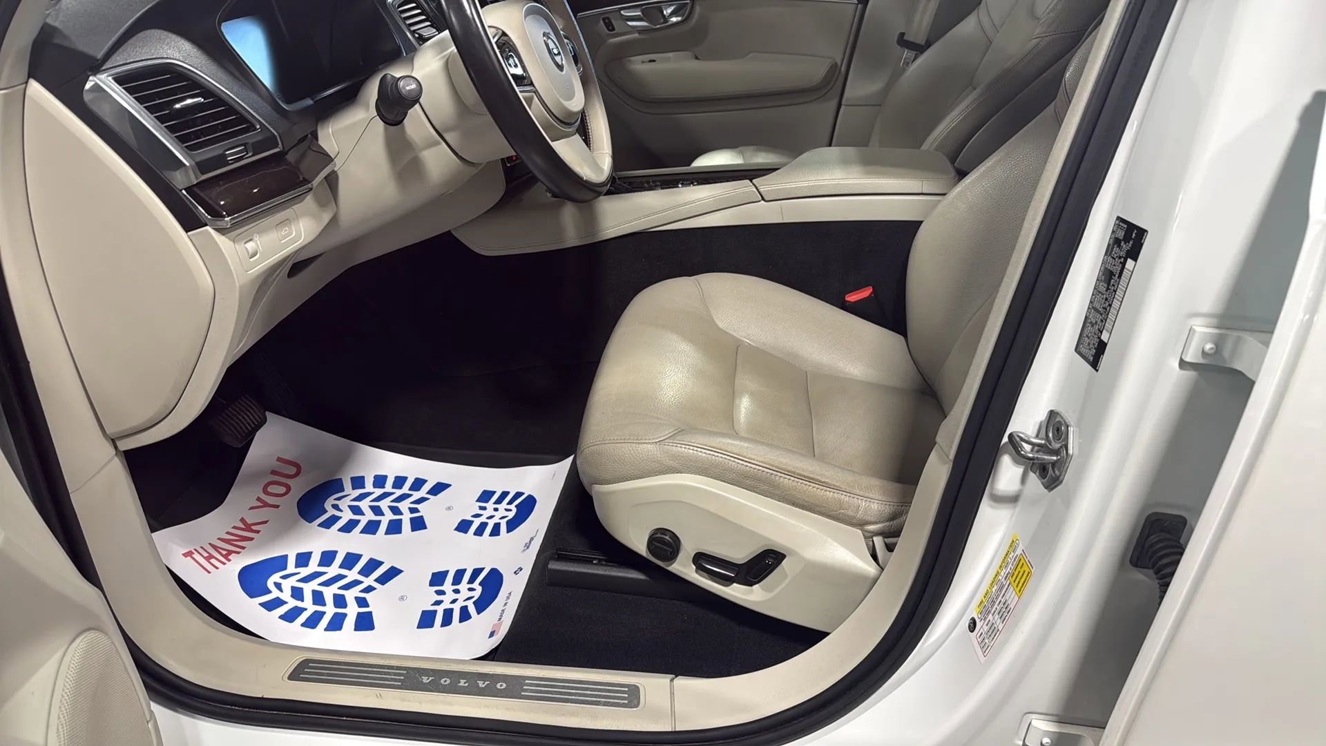 Used 2019 Volvo XC90 T5 Momentum w/ Multimedia Package AWD/4WD image 10