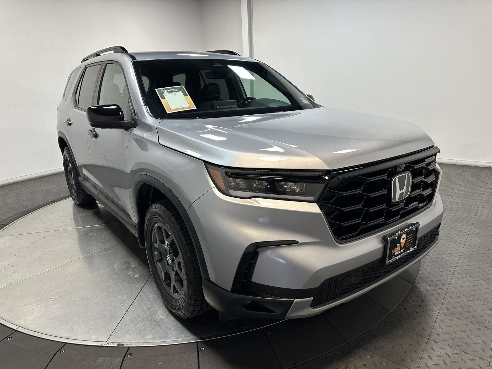 Used 2023 Honda Pilot TrailSport image 2