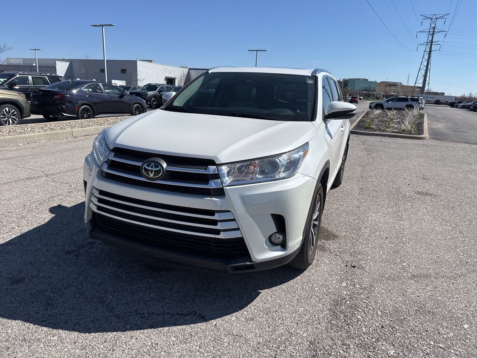 Used 2019 Toyota Highlander XLE image 3