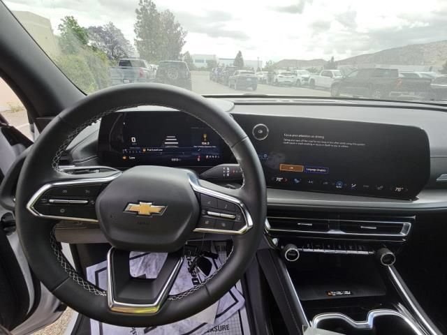 Used 2025 Chevrolet Traverse LT w/ LPO, Floor Liner Package FWD image 7