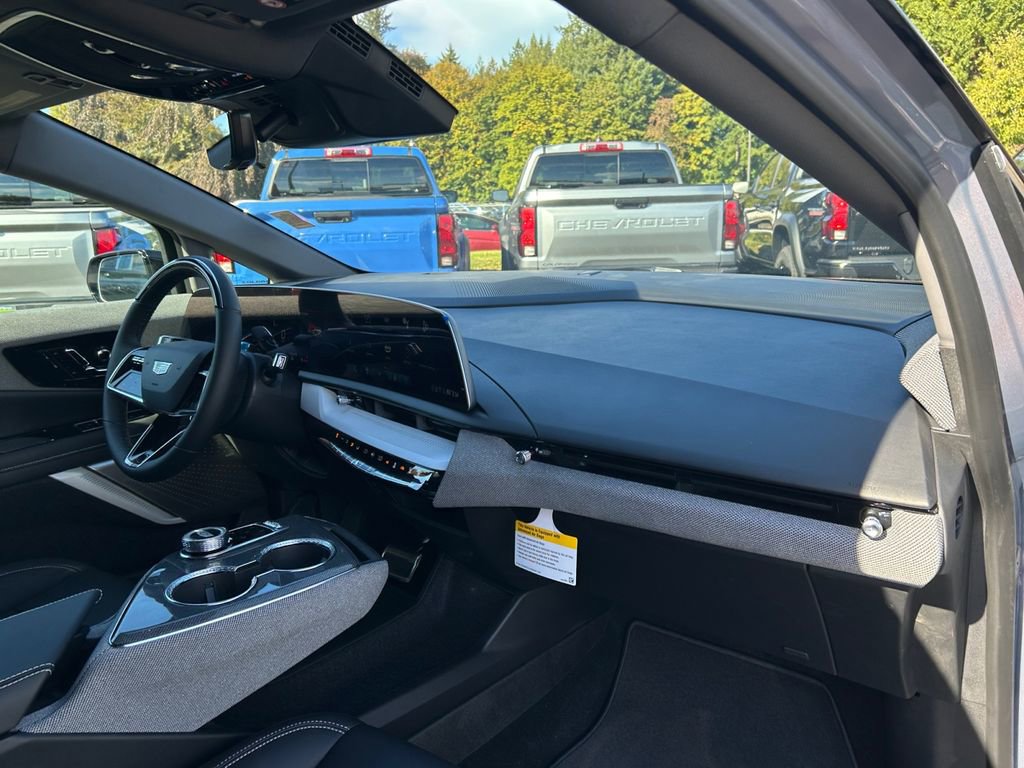 Used 2025 Cadillac Optiq Luxury 1 AWD/4WD image 26