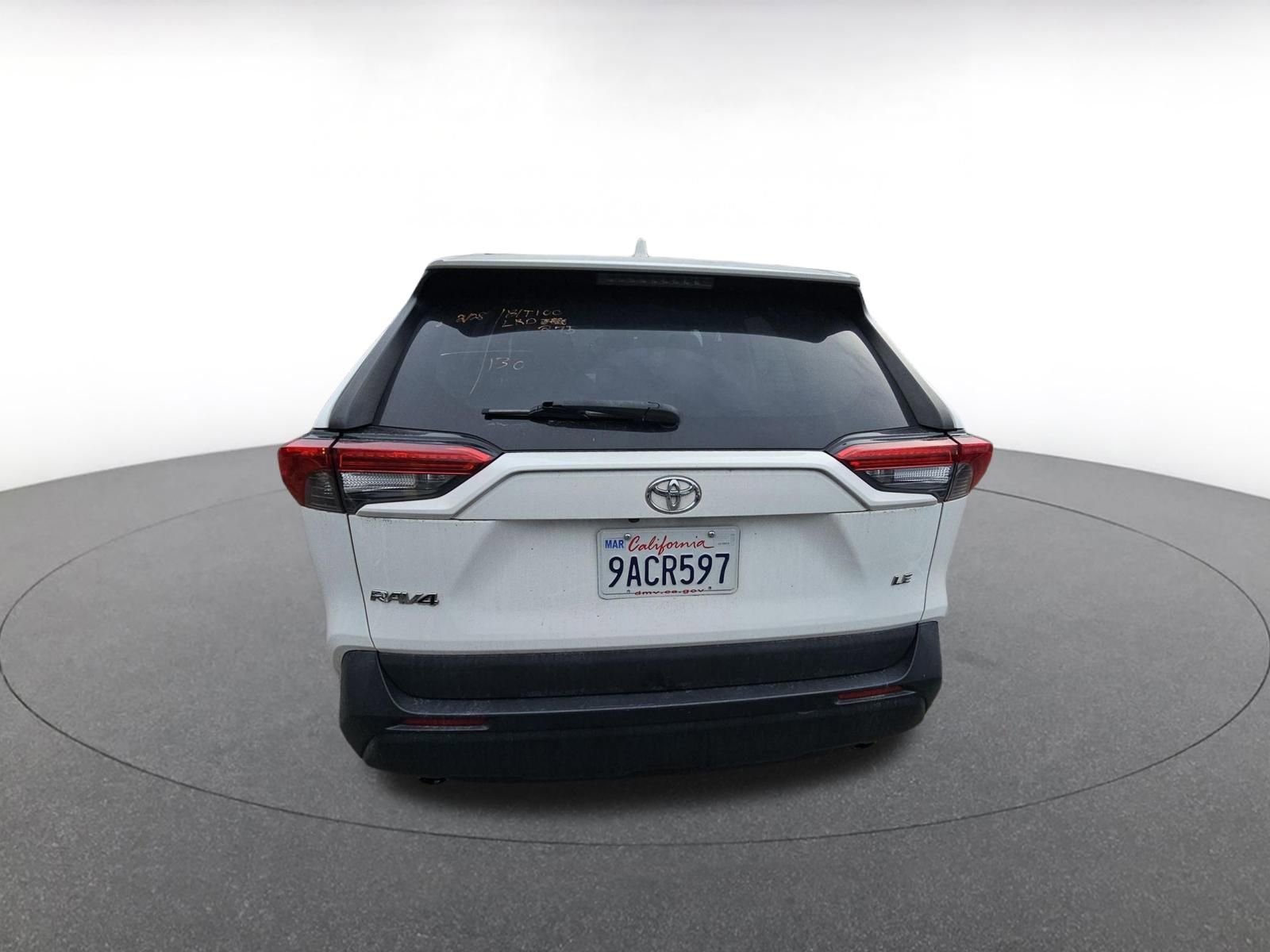 Used 2021 Toyota RAV4 LE image 6