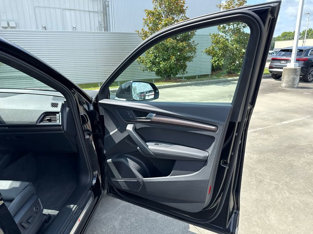 Used 2024 Audi Q5 2.0T Premium Plus w/ Premium Plus Package image 13