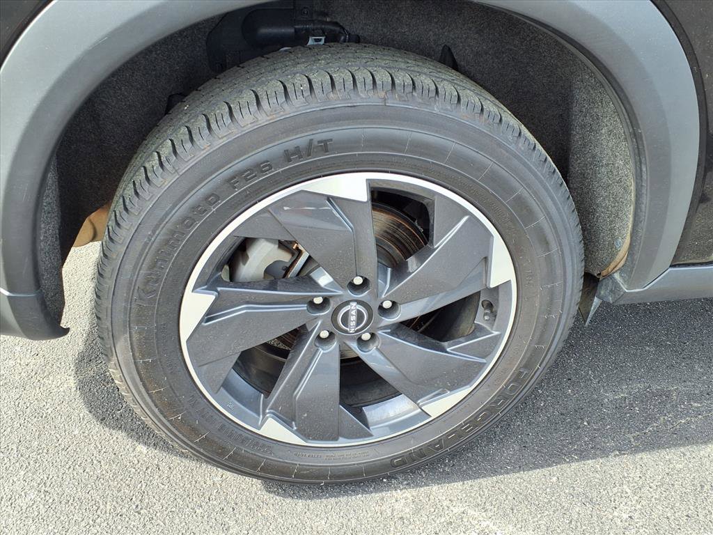 Used 2024 Nissan Rogue SV image 21