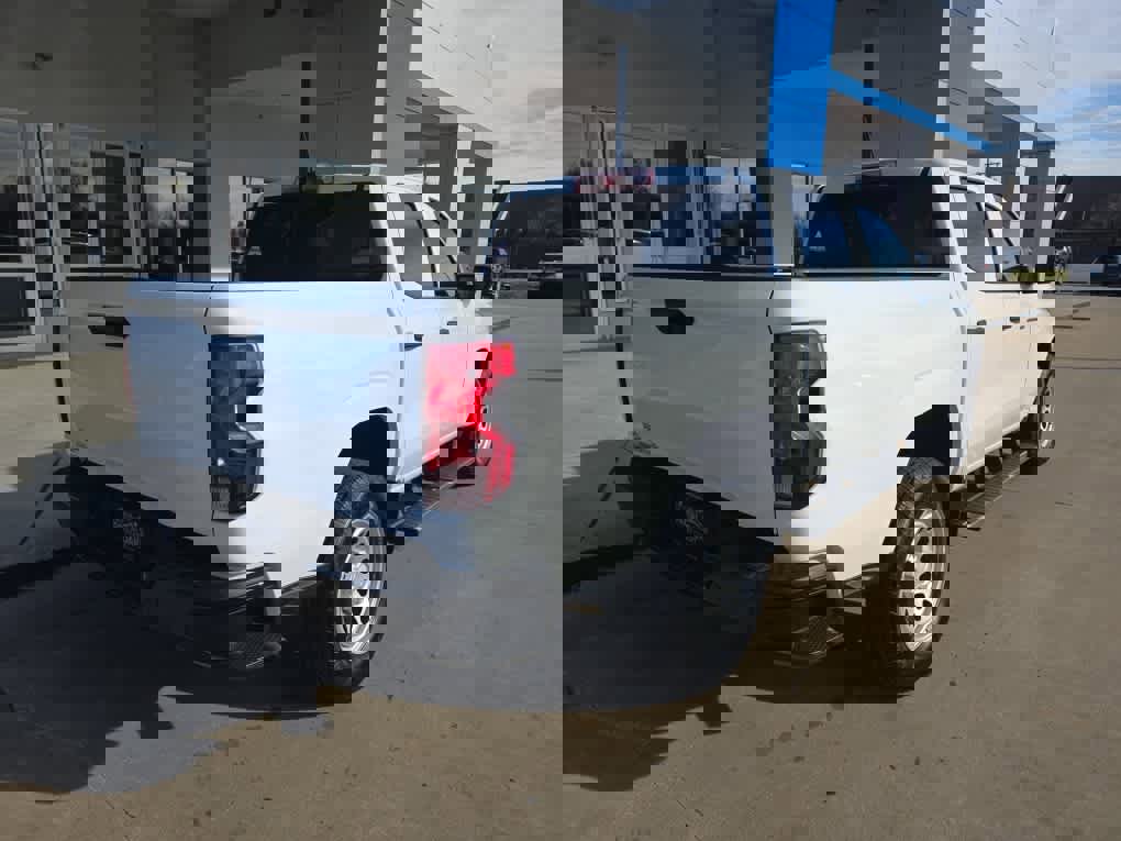 Used 2024 Chevrolet Colorado W/T w/ Safety Package image 8