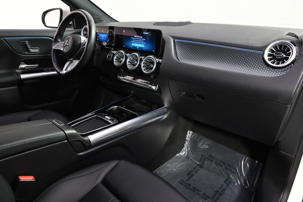 Used 2025 Mercedes-Benz GLA 250 4MATIC image 16