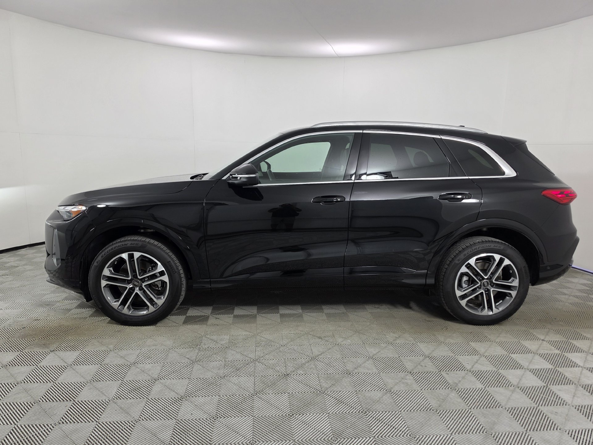 Used 2025 Audi Q5 Premium w/ Convenience Package AWD/4WD image 39