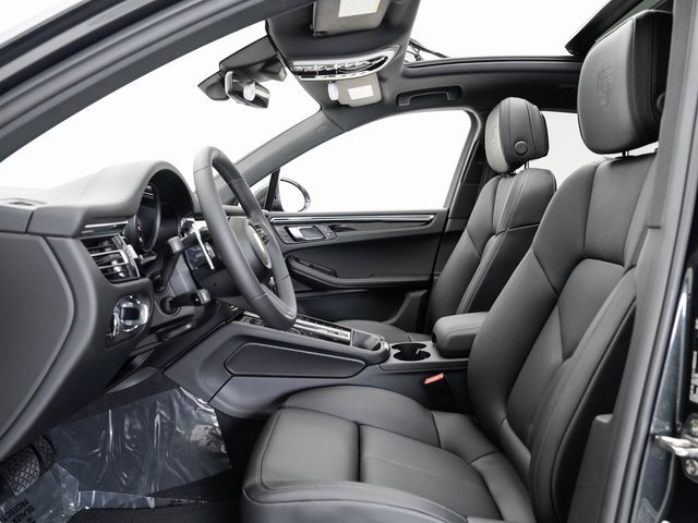Used 2025 Porsche Macan image 6