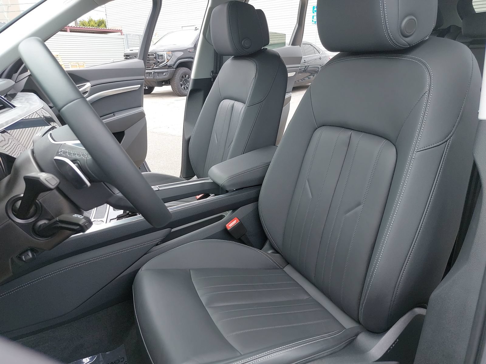 Used 2024 Audi Q8 e-tron Premium AWD/4WD image 15