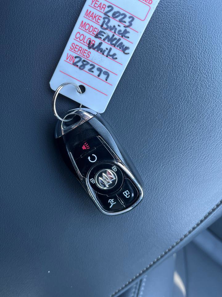 Used 2023 Buick Enclave Essence image 12