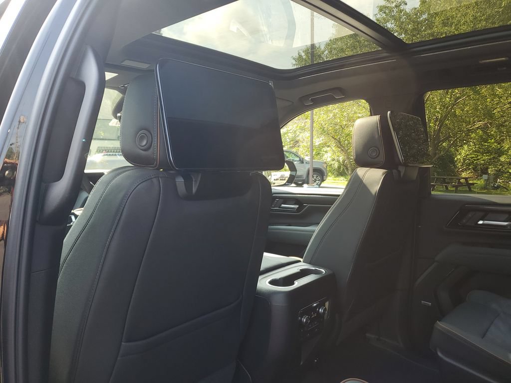 New 2026 GMC Yukon AT4 w/ AT4 Premium Plus Package AWD/4WD image 13