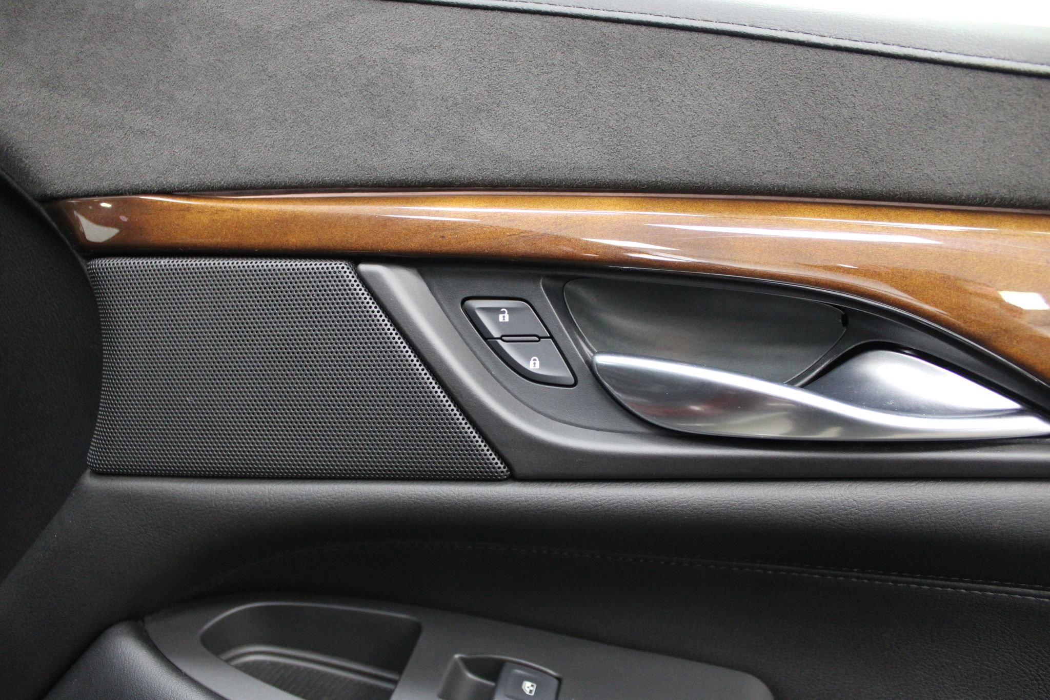 Used 2017 Cadillac Escalade ESV Luxury image 32