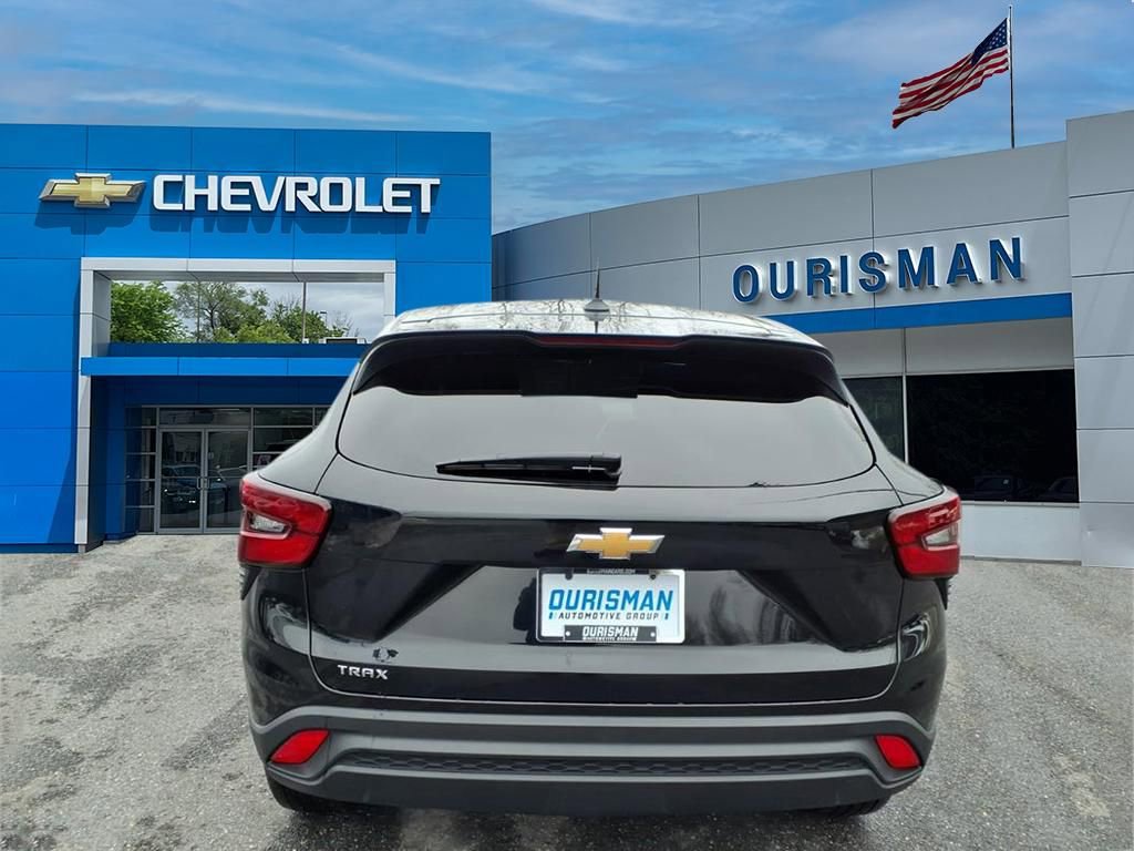 Used 2024 Chevrolet Trax LS image 4
