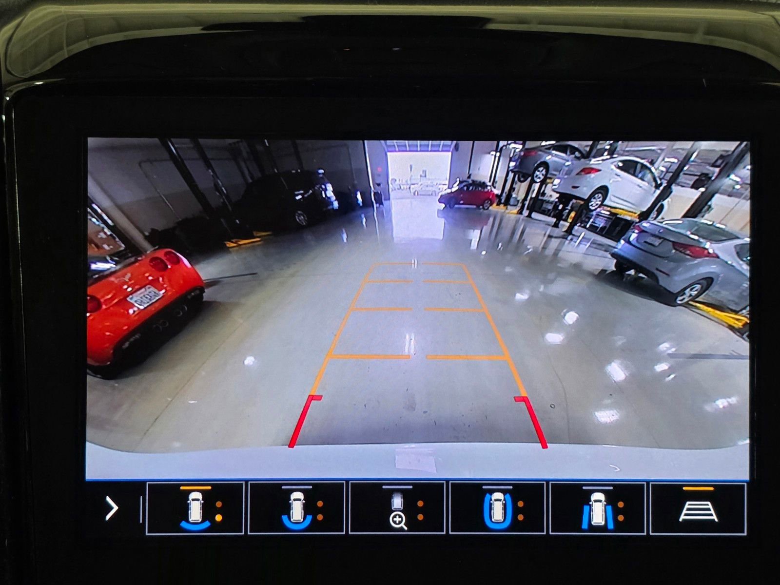 Used 2020 Chevrolet Traverse RS image 28