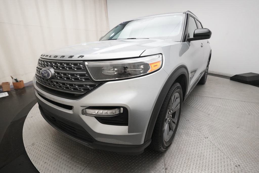 Used 2023 Ford Explorer XLT w/ Equipment Group 202A AWD/4WD image 12