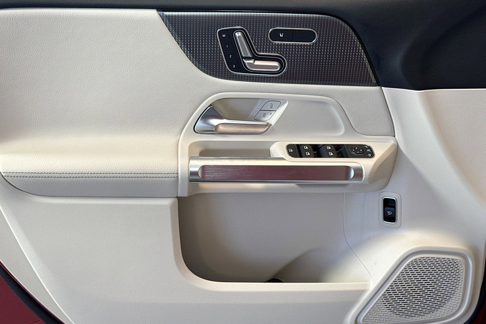 Used 2021 Mercedes-Benz GLB 250 4MATIC image 17