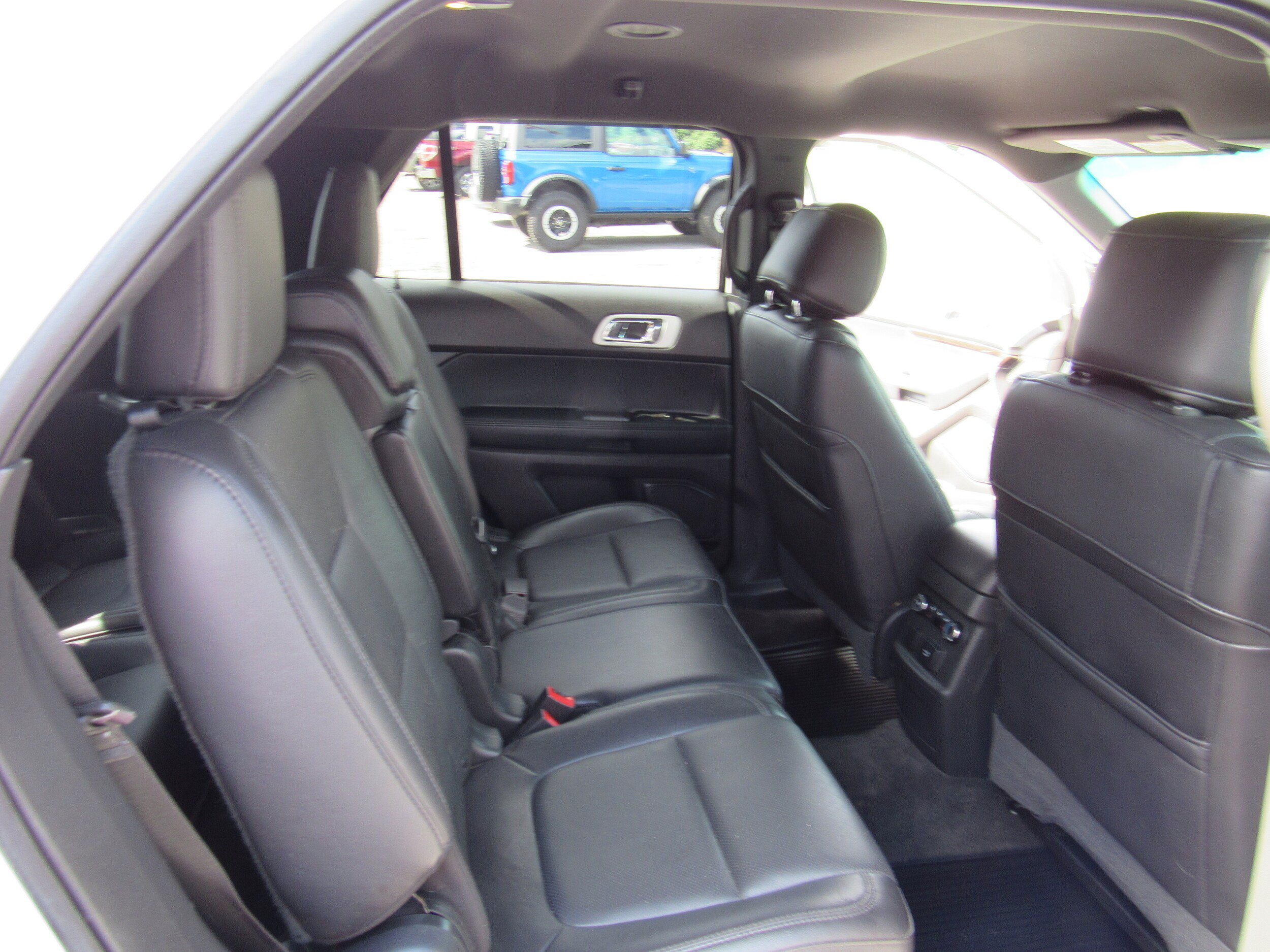 Used 2015 Ford Explorer Limited w/ Equipment Group 301A AWD/4WD image 32