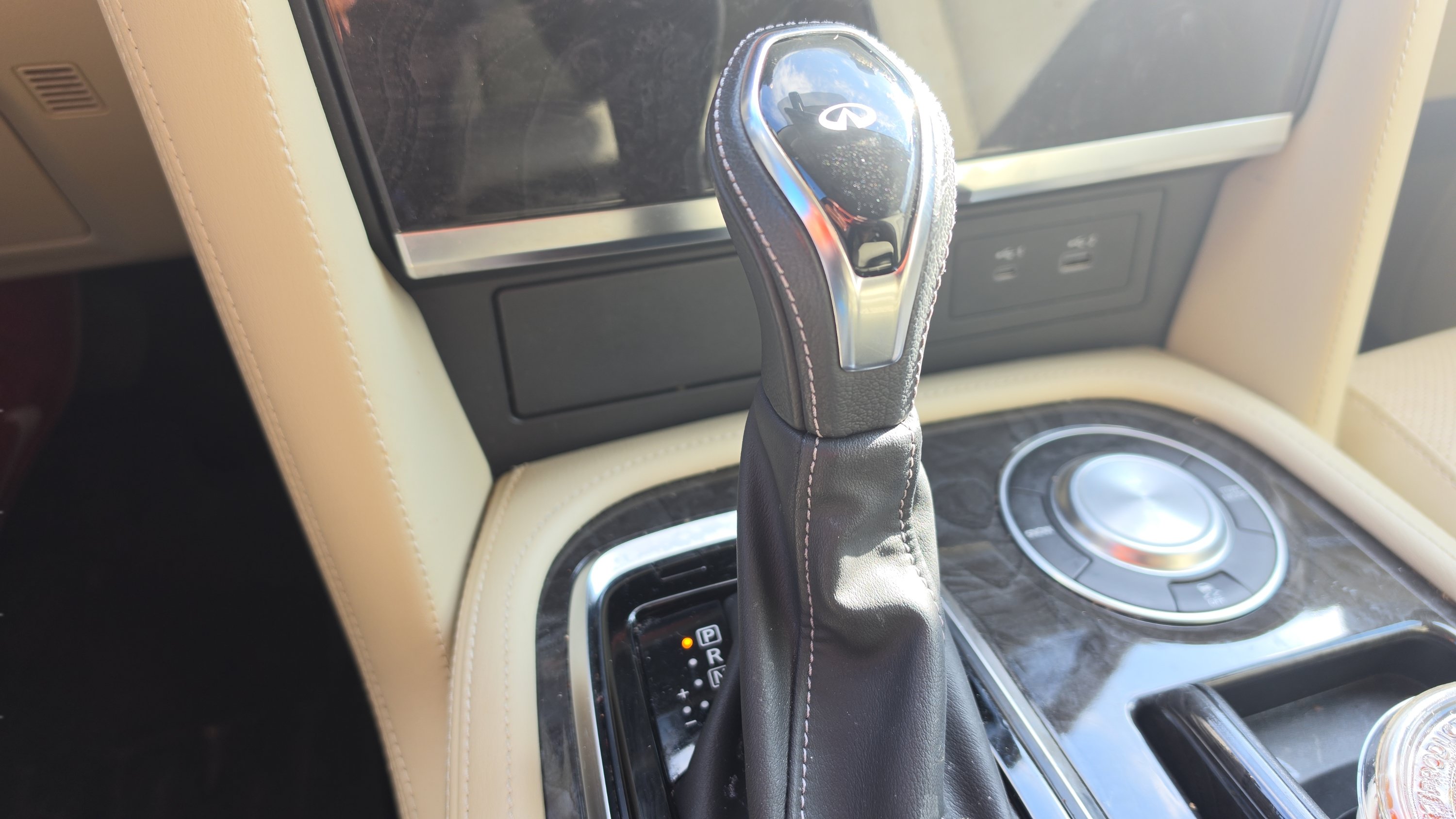 Used 2022 INFINITI QX80 Luxe w/ All-Season Package RWD image 19