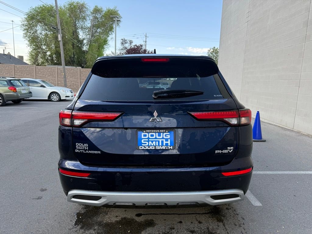 Used 2025 Mitsubishi Outlander SE AWD/4WD image 3