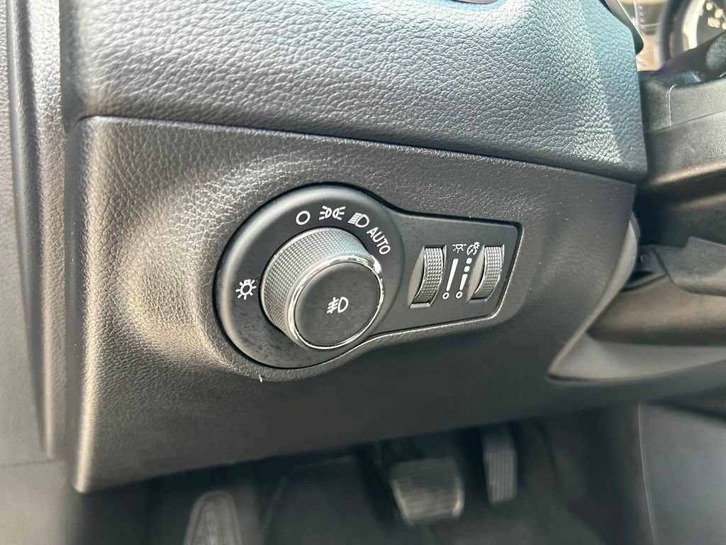 Certified 2020 Jeep Compass Latitude FWD image 19