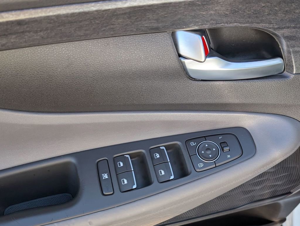 Used 2020 Hyundai Santa Fe SE image 20