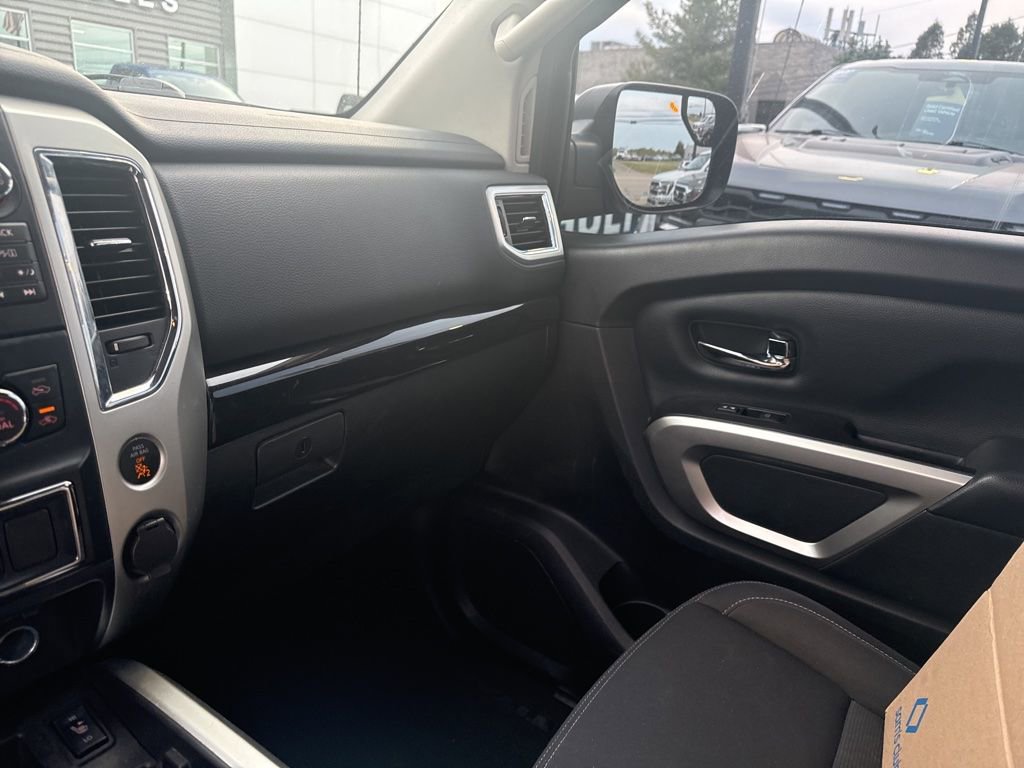 Used 2017 Nissan Titan SV AWD/4WD image 14