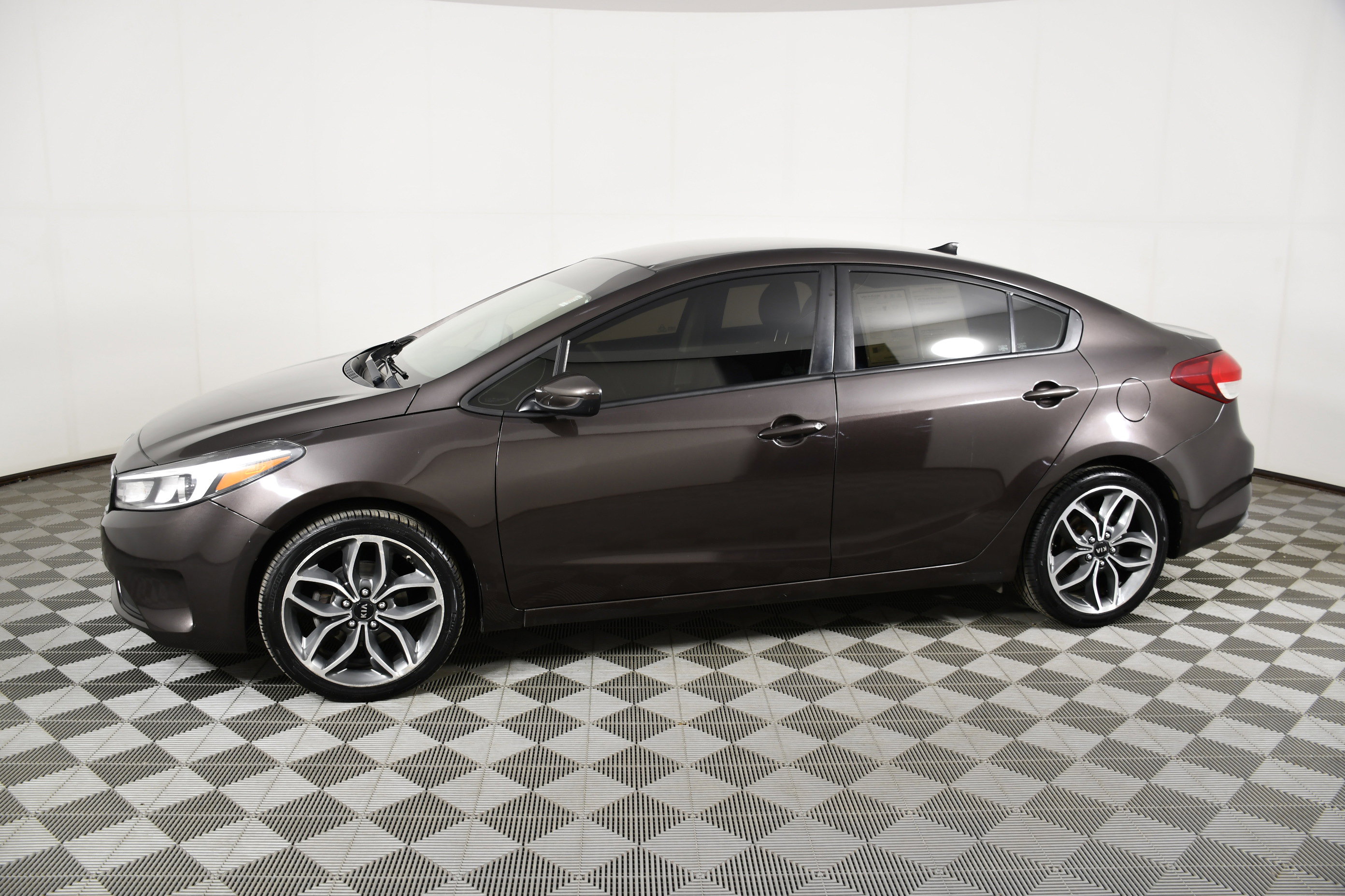 Used 2018 Kia Forte LX image 9