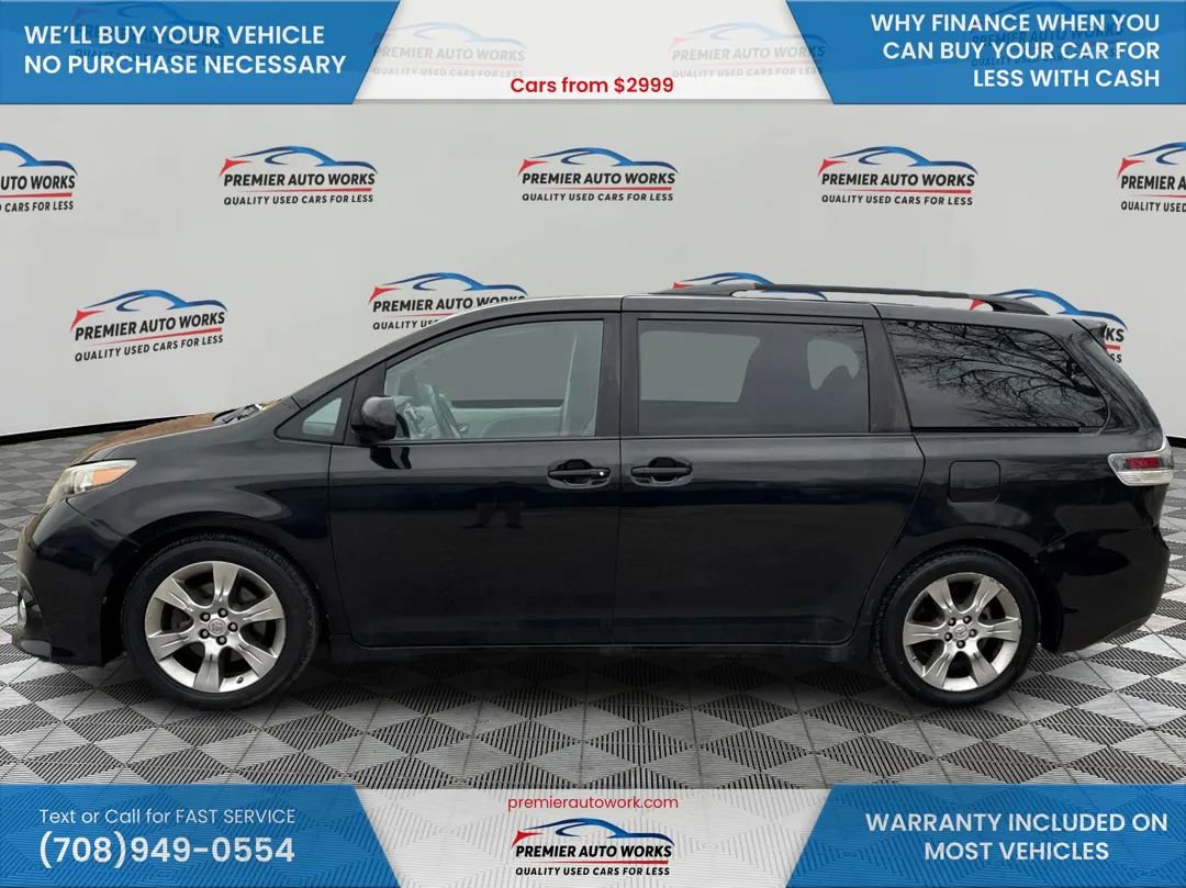 Used 2012 Toyota Sienna SE FWD image 9