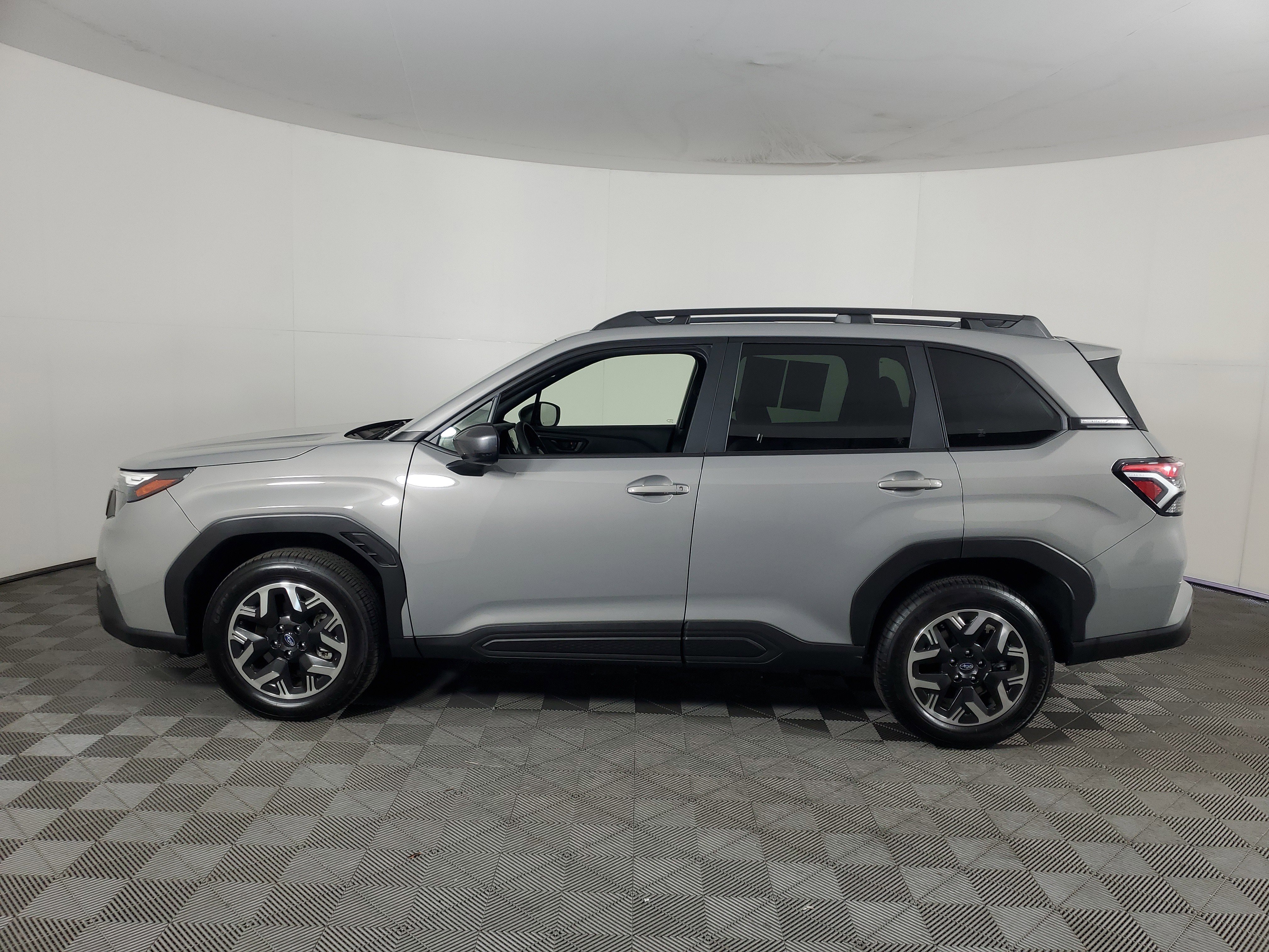 Used 2025 Subaru Forester Premium AWD/4WD image 7