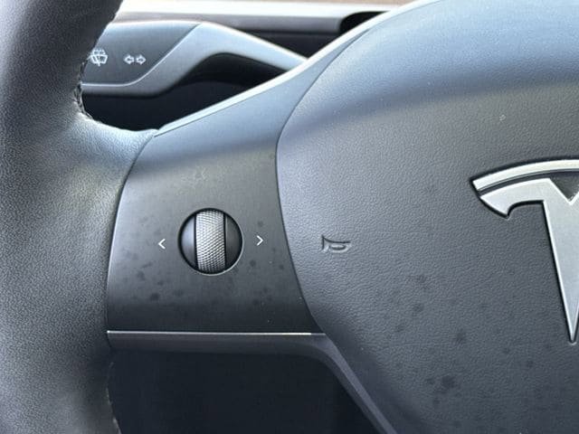 Used 2025 Tesla Model Y Performance image 14