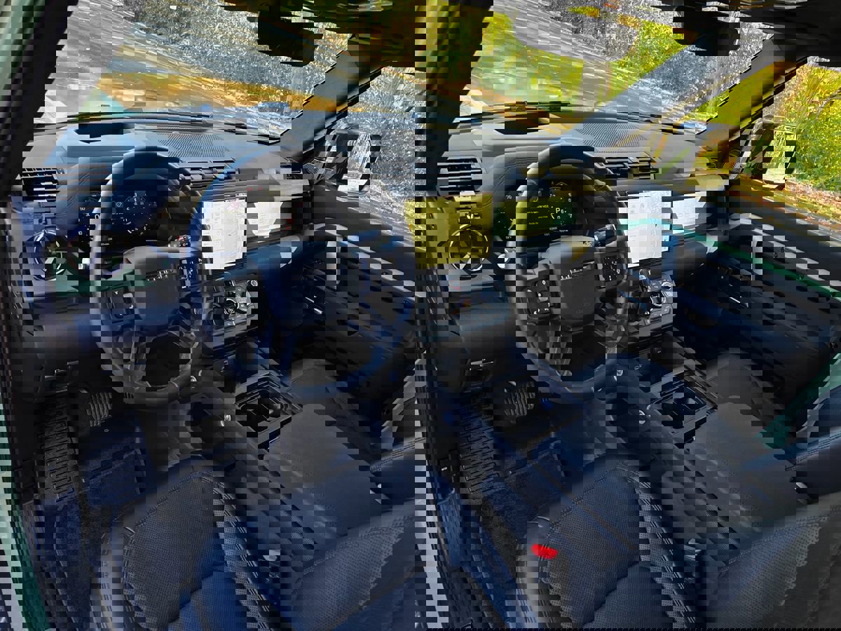 Used 2023 Land Rover Defender 110 75th Limited Edition image 3