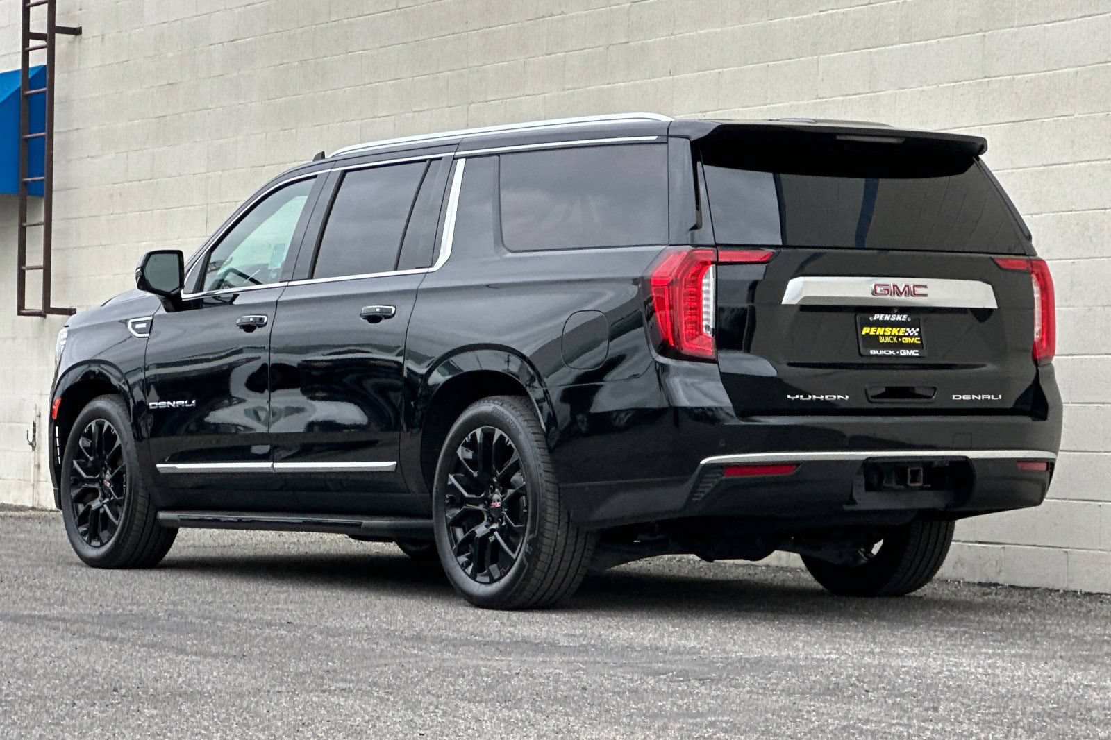 Certified 2023 GMC Yukon XL Denali w/ Max Trailering Package AWD/4WD image 6