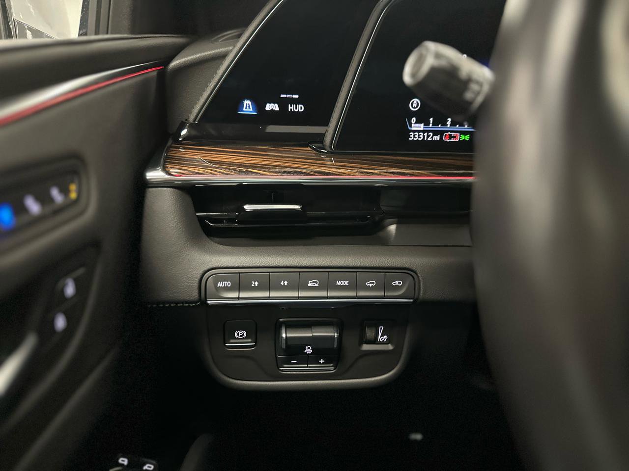 Used 2023 Cadillac Escalade Premium Luxury w/ Performance Package image 17