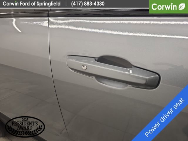 Used 2025 Chevrolet Equinox RS w/ Safety and Technology Package AWD/4WD image 8