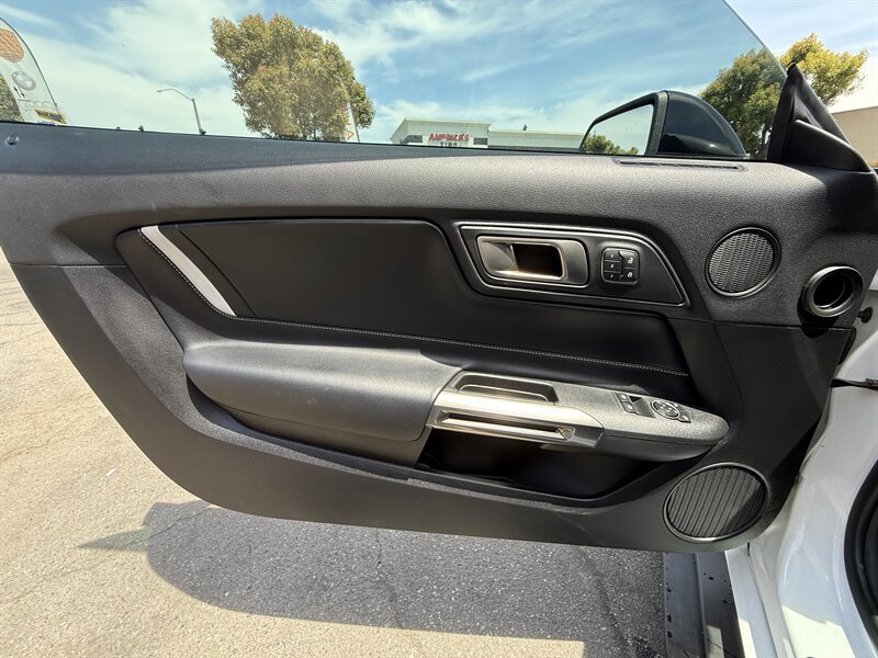 Used 2020 Ford Mustang Shelby GT500 w/ Technology Package RWD image 16